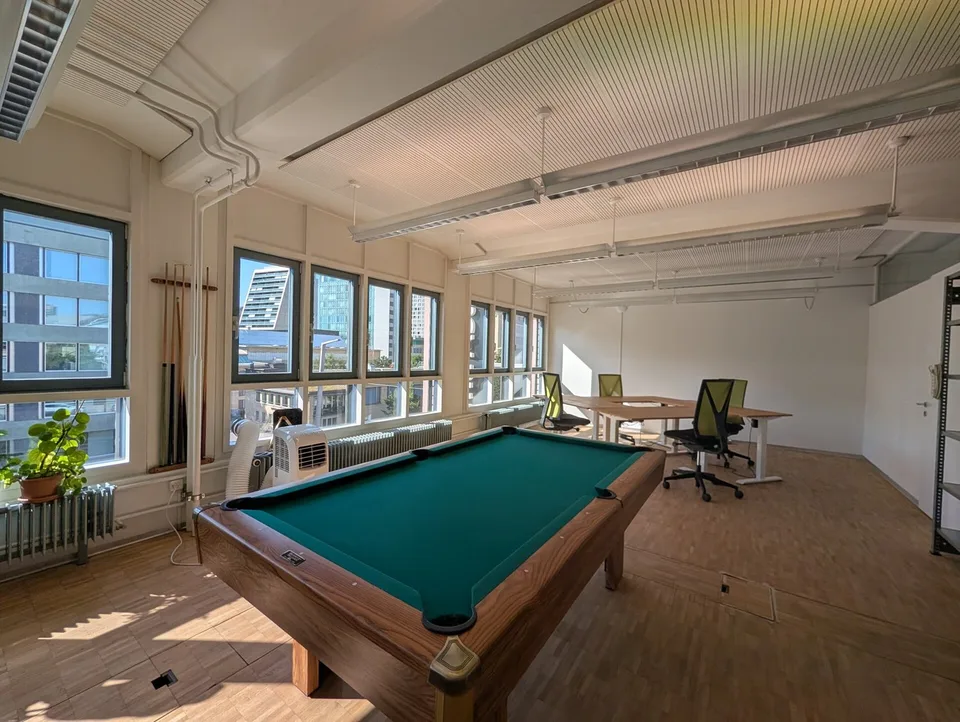 Espace de bureau loft meublé avec terrasse sur le toit – photo 6 sur 8