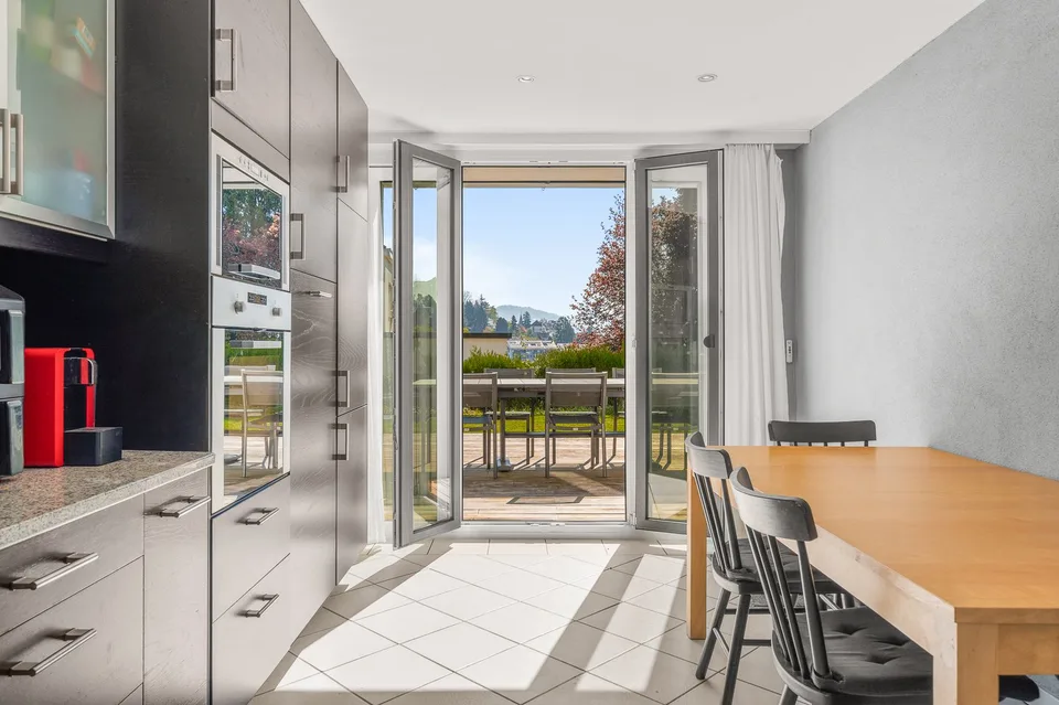 Beautiful individual house with independent studio - ideally located between Pully and the city center