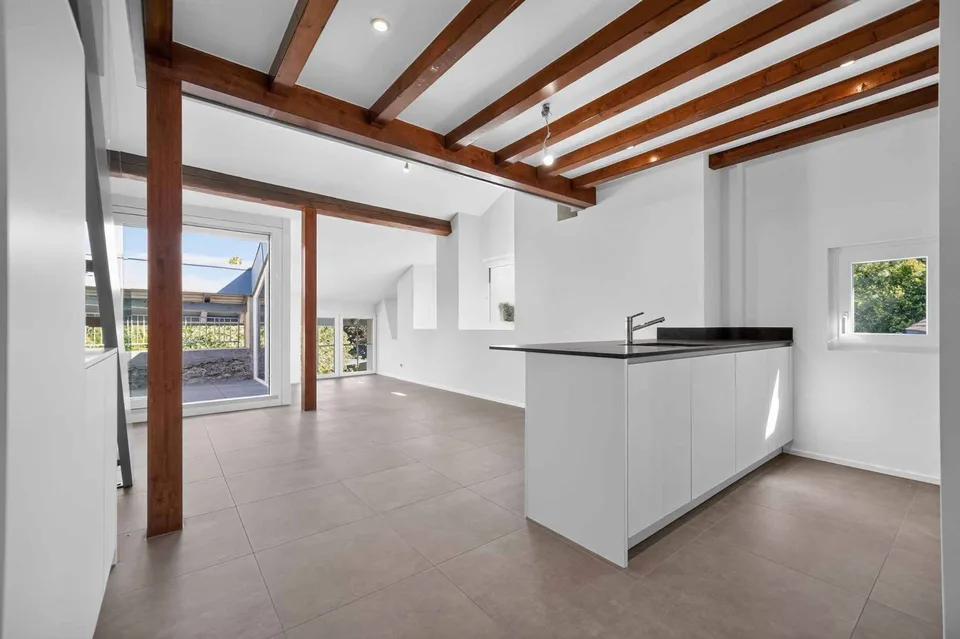Magnifico duplex con mezzanino e travi a vista