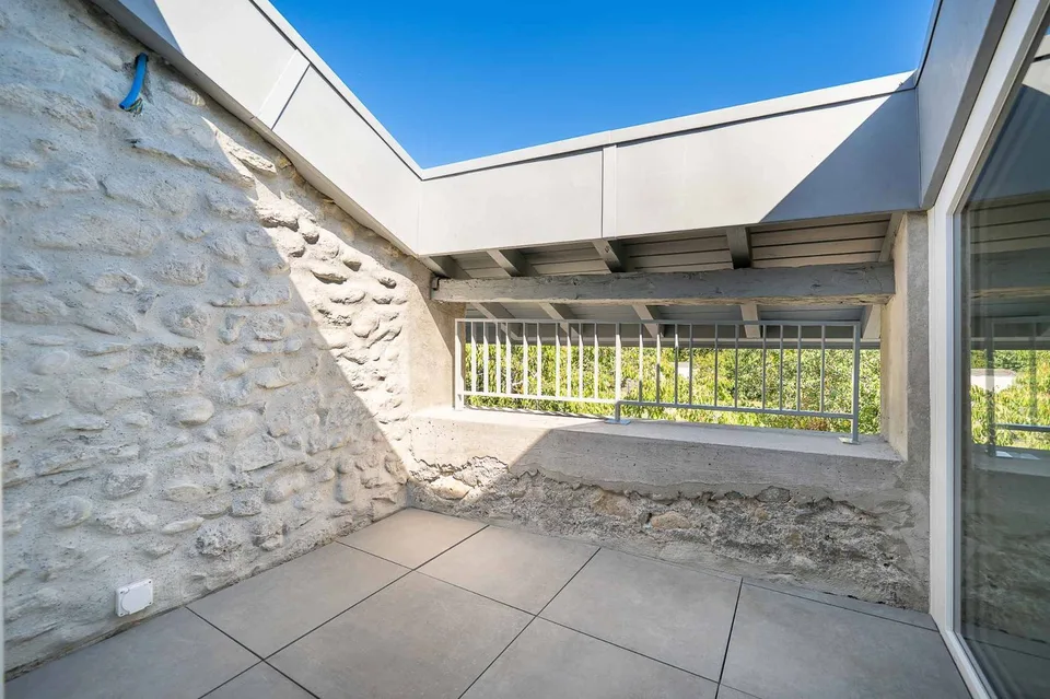 Magnifico duplex con mezzanino e travi a vista