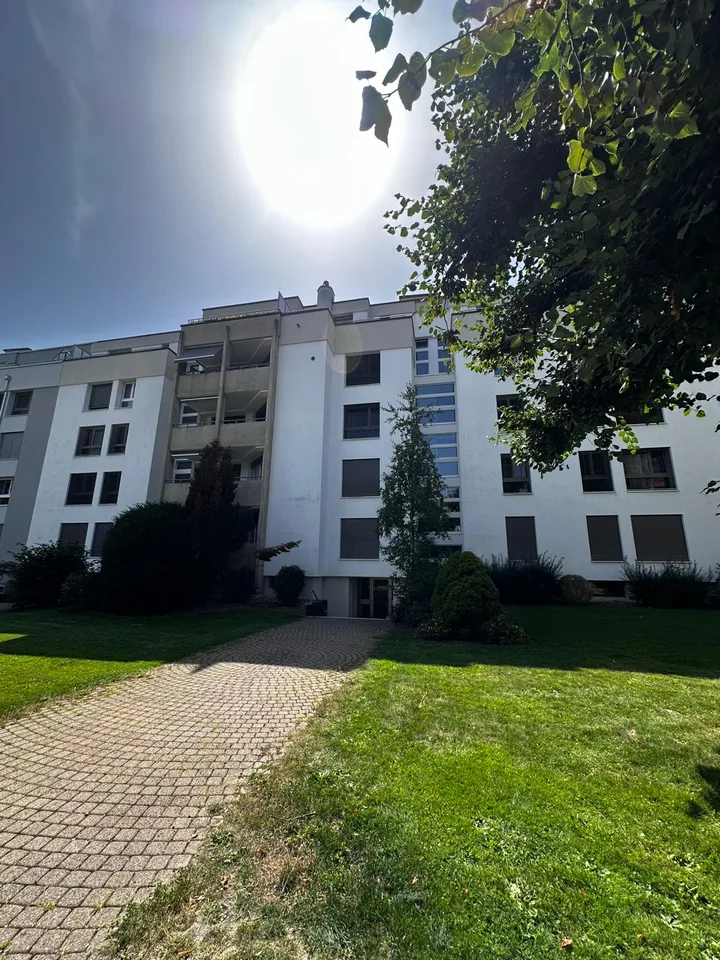 Frisch sanierte 5-Zimmerwohnung im Hochparterre mit Balkon