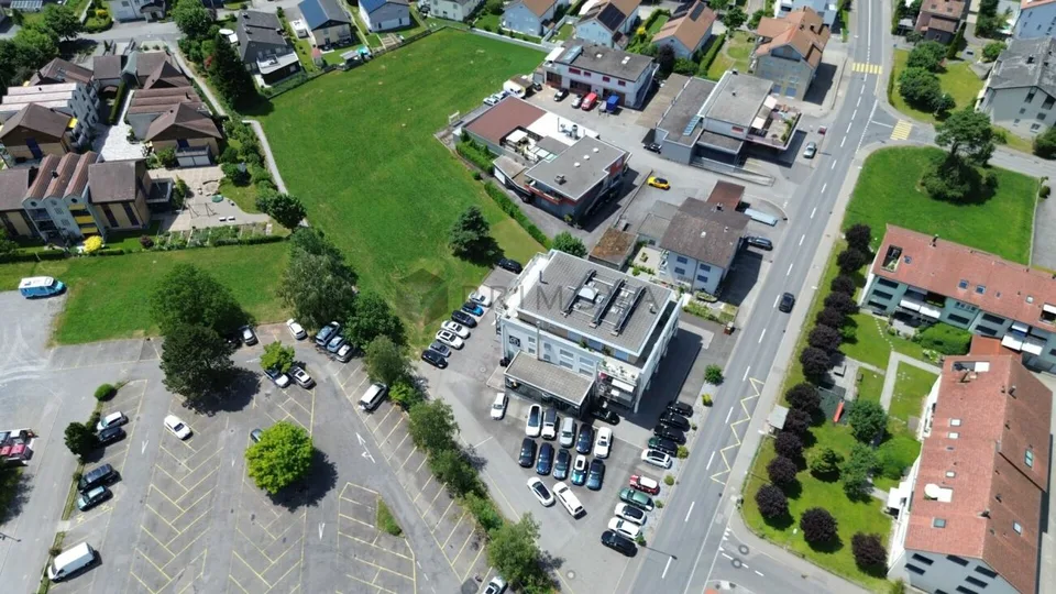Proprietà top Goldau: investi ora in un edificio residenziale e commerciale con potenziale di creazione di valore!