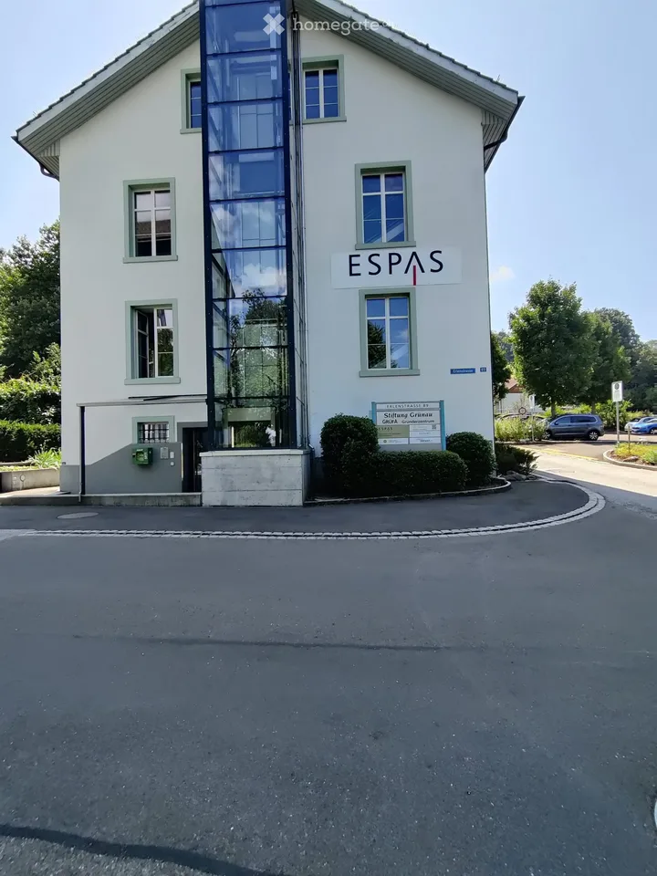 Ufficio luminoso (n. 13) con 55 m² in una posizione tranquilla a Richterswil