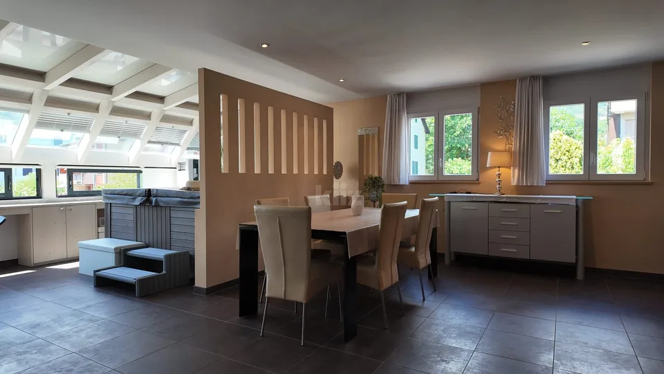 Prachtiges Duplex mit Terrasse, Wintergarten und Whirlpool