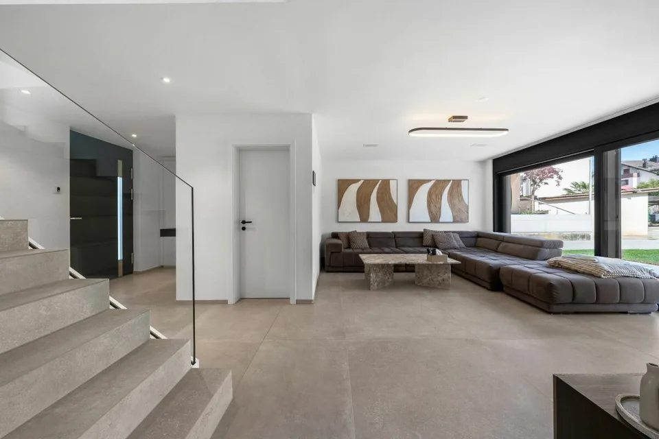 Maison unifamiliale exclusive avec piscine, maison intelligente et équipements de luxe