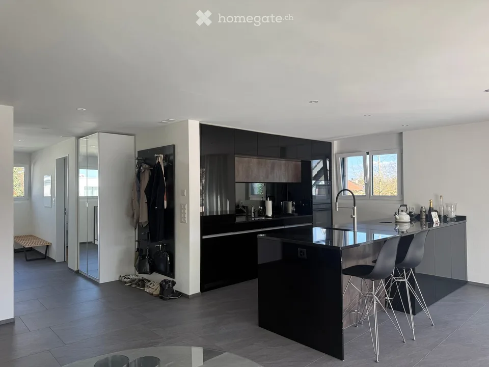Moderne 4.5-Zimmer-Attikawohnung mit spektakulärer Sonnenterrasse und Weitsicht an bester Wohnlage