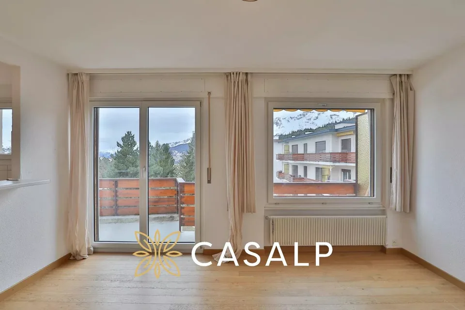 Dachgeschosswohnung mit 2.5 Zimmern und viel Licht im Zentrum von Crans-Montana