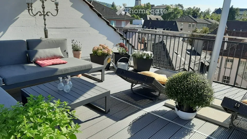 Appartement en Attique Entièrement Meublé avec Terrasse sur le Toit Disponible Immédiatement