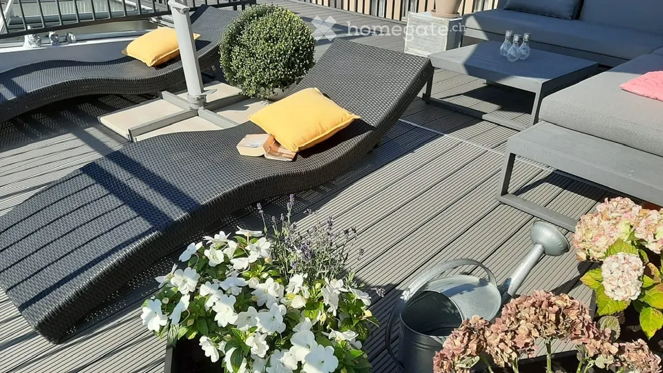 Appartement en Attique Entièrement Meublé avec Terrasse sur le Toit Disponible Immédiatement
