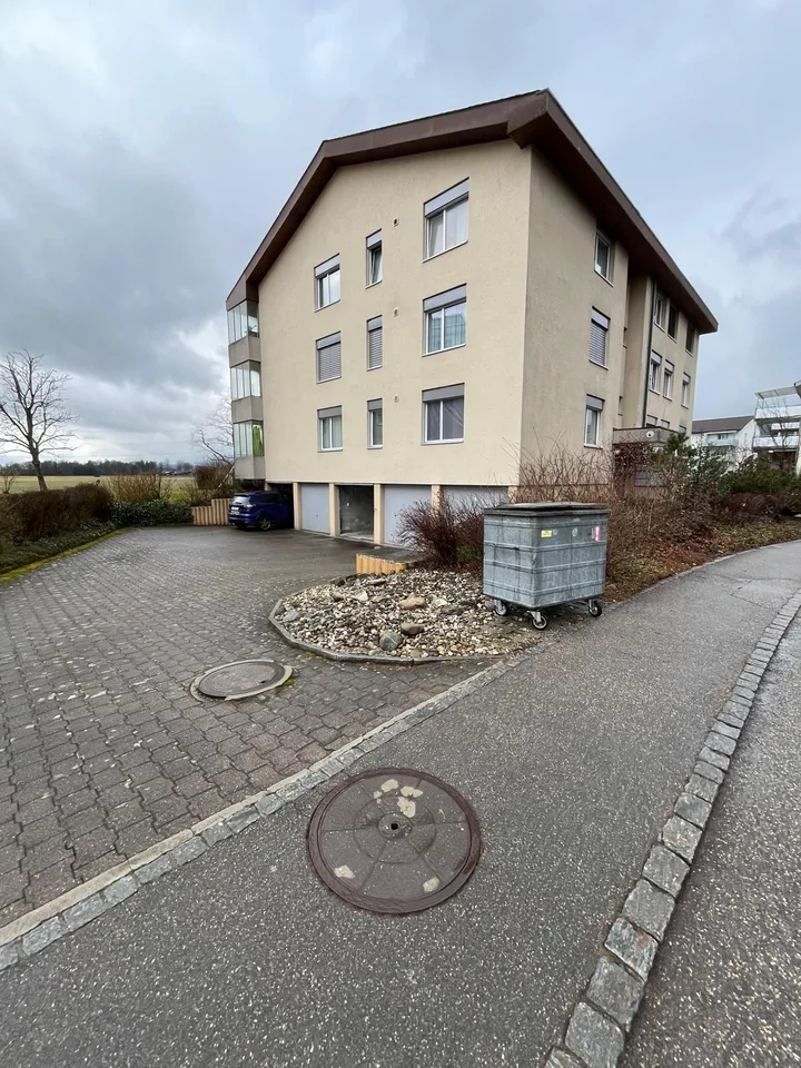 Grosszügige und helle 4.5 ZWG zu vermieten!
