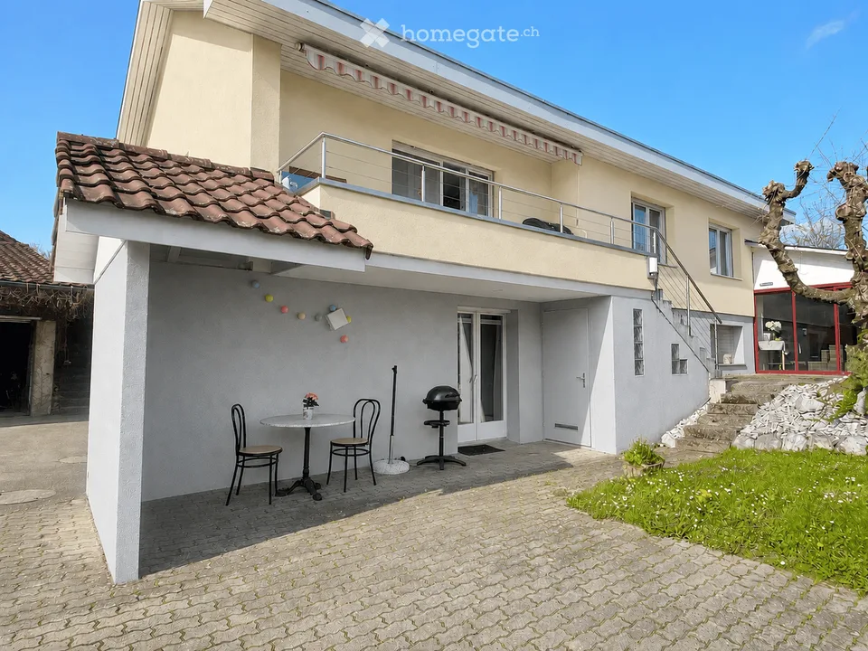Prima locazione: Appartamento moderno e tranquillo di 2,5 locali al piano terra con terrazza e ingresso separato