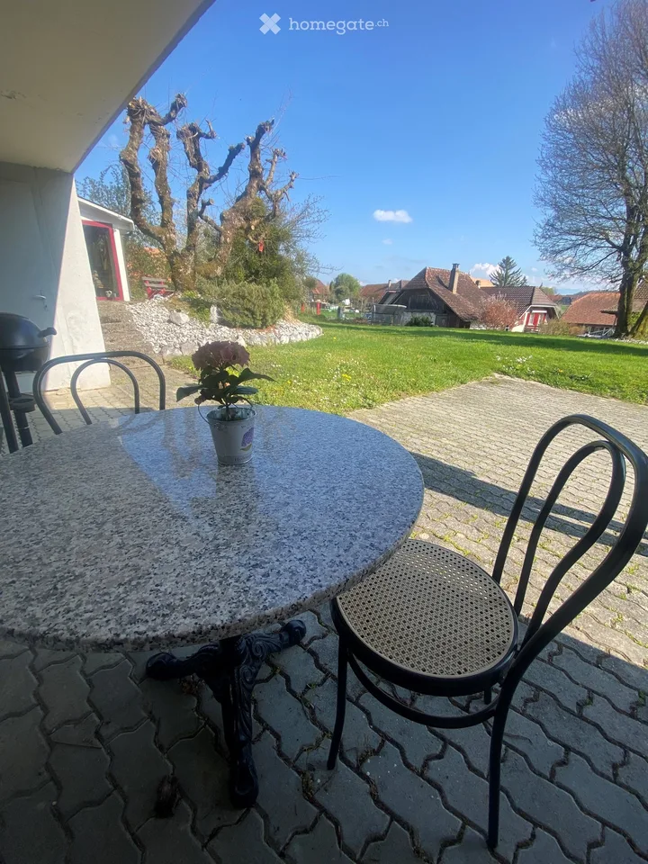 Prima locazione: Appartamento moderno e tranquillo di 2,5 locali al piano terra con terrazza e ingresso separato