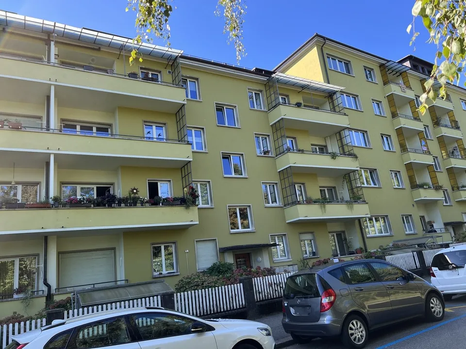 Exklusive 3.0-Zimmerwohnung mit zwei Balkonen direkt an der Aare
