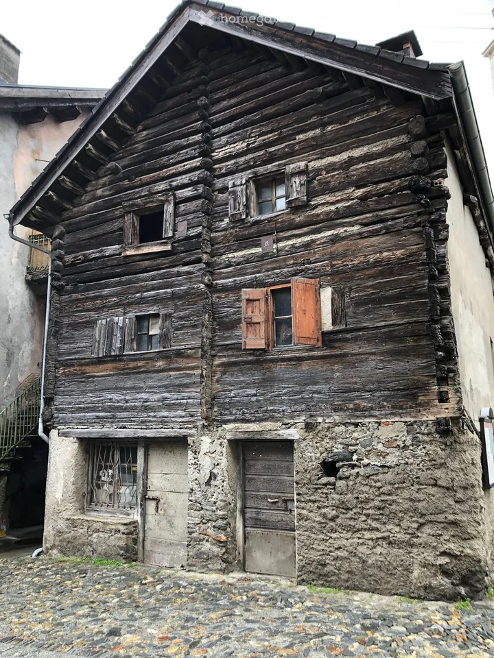 Vendiamo vecchia casa da ristrutturare