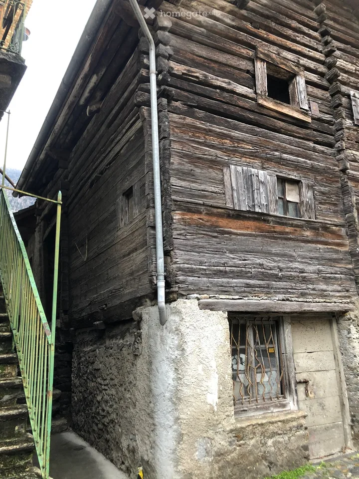 Wir verkaufen altes Haus zur Renovierung