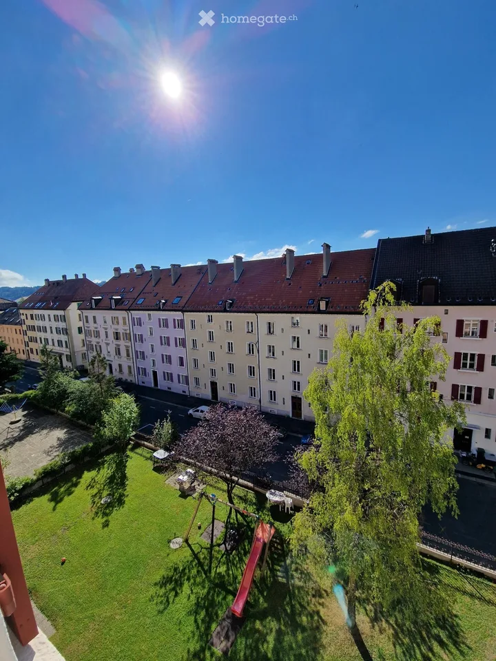 Großes Apartment mit 3.5 Zimmern und Charme