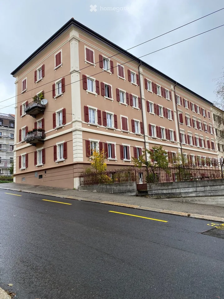 Großes Apartment mit 3.5 Zimmern und Charme