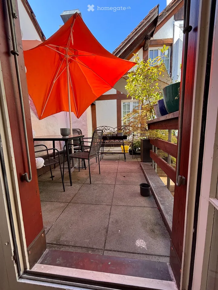 Appartement d'attique unique avec terrasse dans la vieille ville de Berne – 2,5 pièces