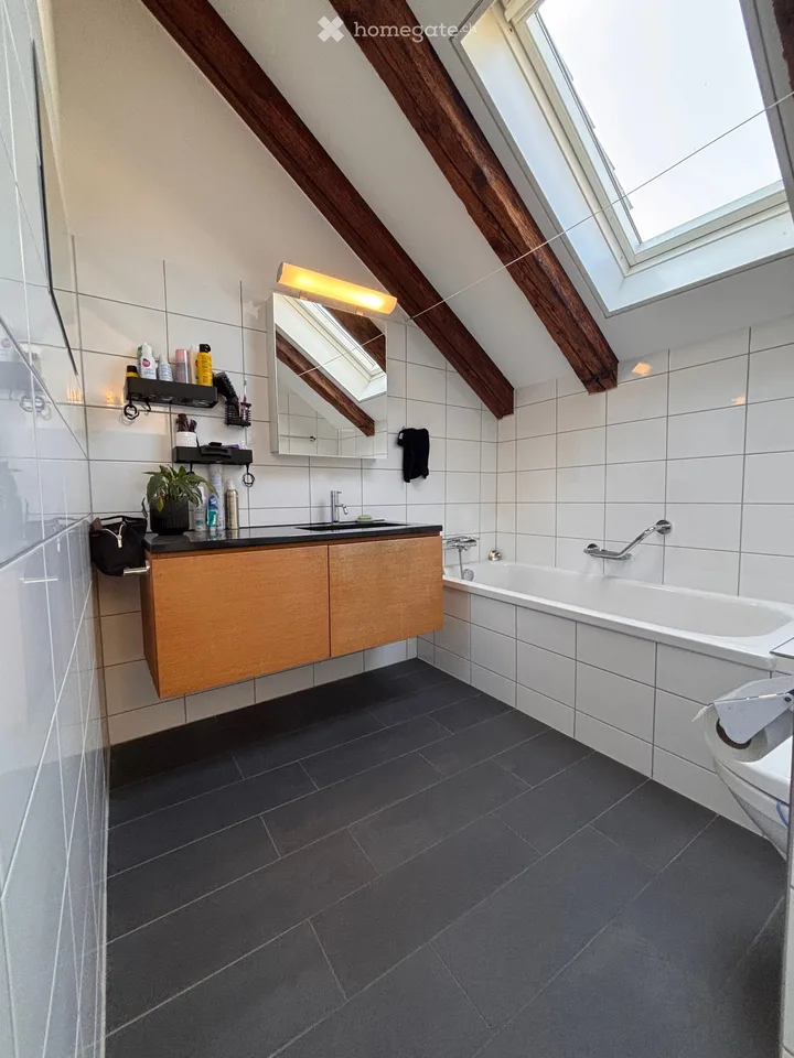 Appartement d'attique unique avec terrasse dans la vieille ville de Berne – 2,5 pièces