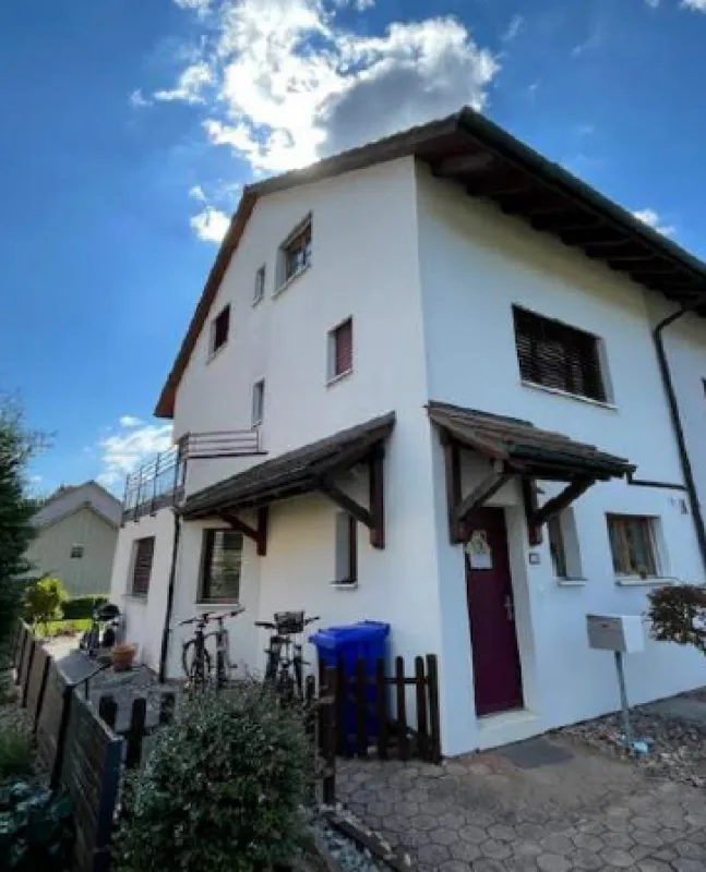 Charmantes 6-Zimmer-Doppeleinfamilienhaus in Biel-Benken - Idyllisches Wohnen mit Weitblick