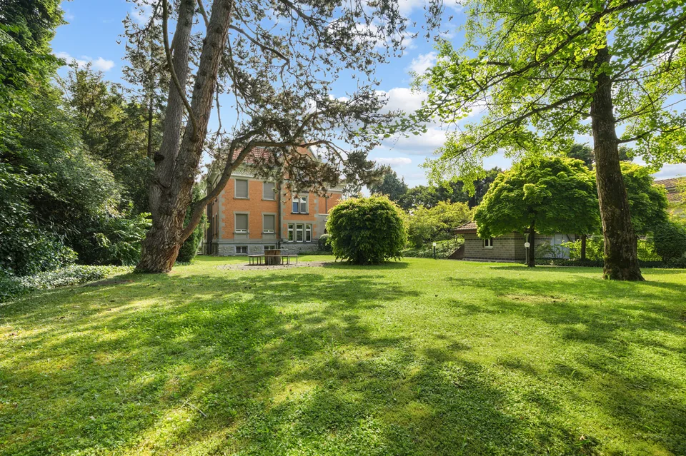EXKLUSIVE 5.5-ZIMMER-WOHNUNG MIT SEESICHT IN OBERRIEDEN