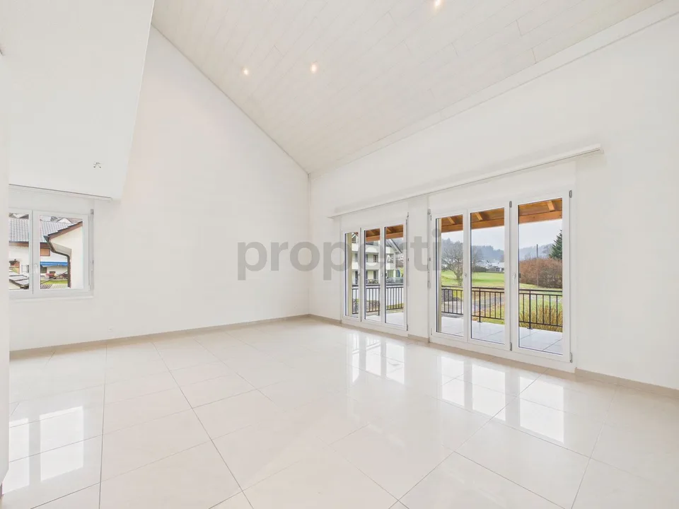 Moderne und helle 4.5-Zimmer-Maisonette, in Teufenthal