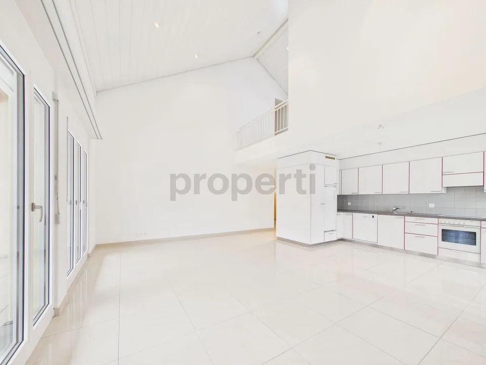 Moderne und helle 4.5-Zimmer-Maisonette, in Teufenthal