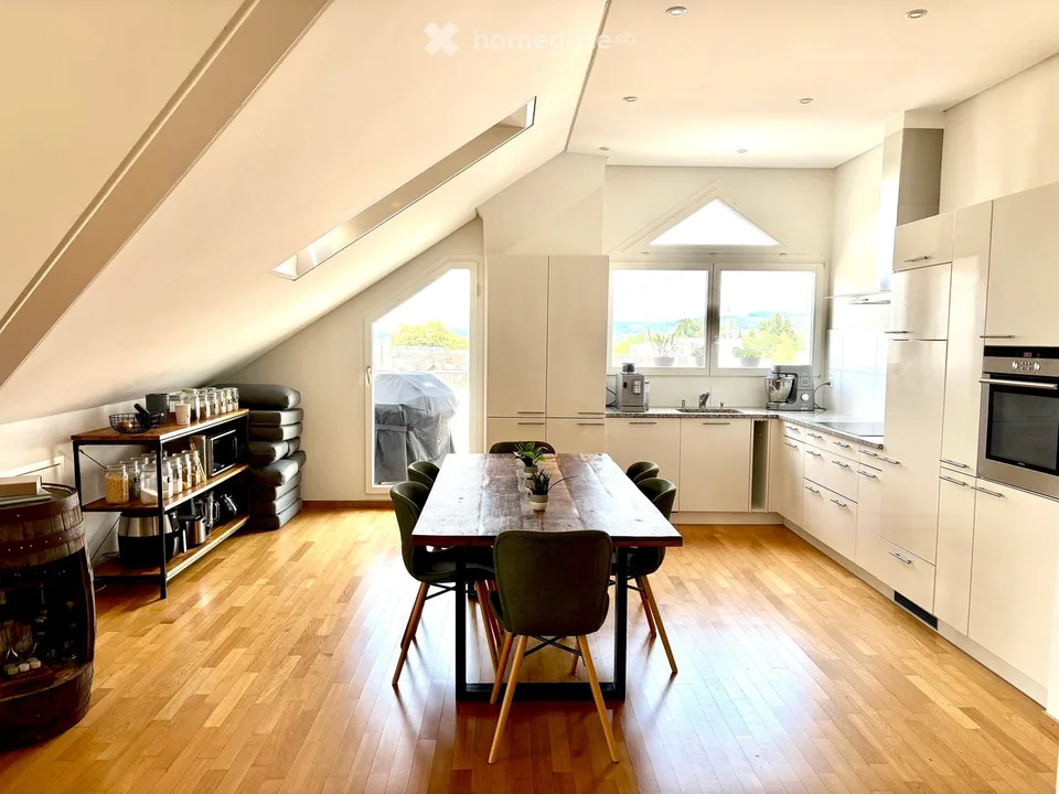 Lichtdurchflutete 3.5-Zimmer-Wohnung mit grossem Balkon