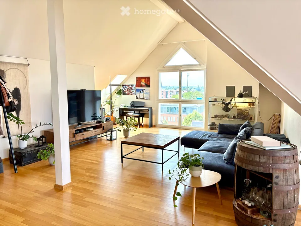 Lichtdurchflutete 3.5-Zimmer-Wohnung mit grossem Balkon