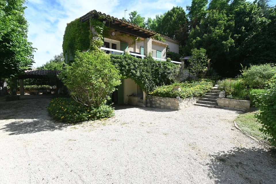 Villa in pietra affascinante a Dauphin – 7 locali con piscina e grande terreno