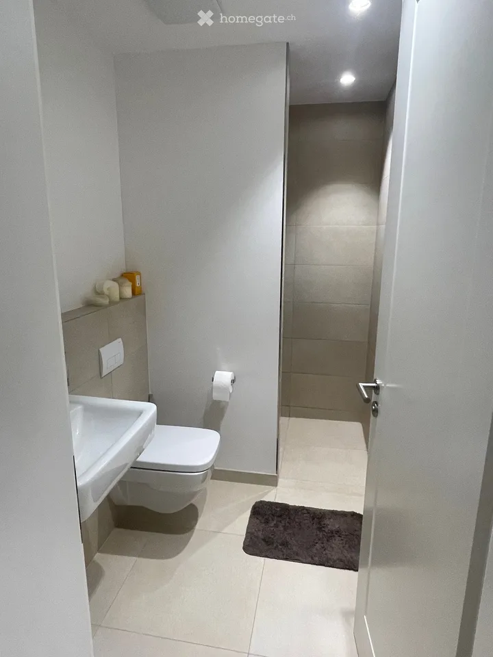 Appartement de jardin de 3,5 pièces au rez-de-chaussée avec accès privé au lac et propriété lacustre à louer à partir du 01.10.2026 ...