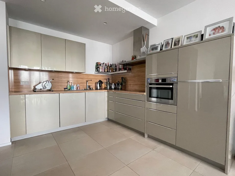 Appartement de jardin de 3,5 pièces au rez-de-chaussée avec accès privé au lac et propriété lacustre à louer à partir du 01.10.2026 ...