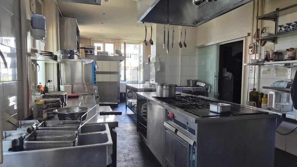 RESTAURANT SEEKING NEW TENANTS