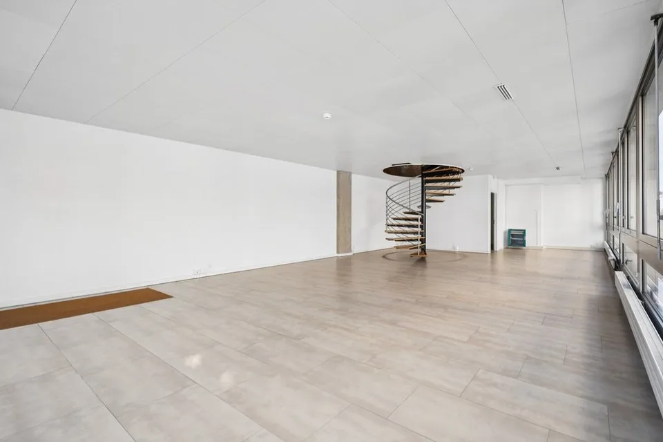 Einzigartige Gelegenheit! 260m2 Büro unter dem Bahnhof zur Miete