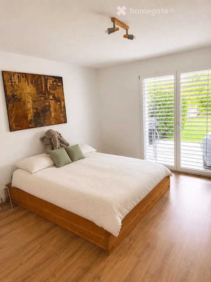 Appartement de jardin moderne 3.5 pièces avec 2 places de parking souterrain et meublé en option