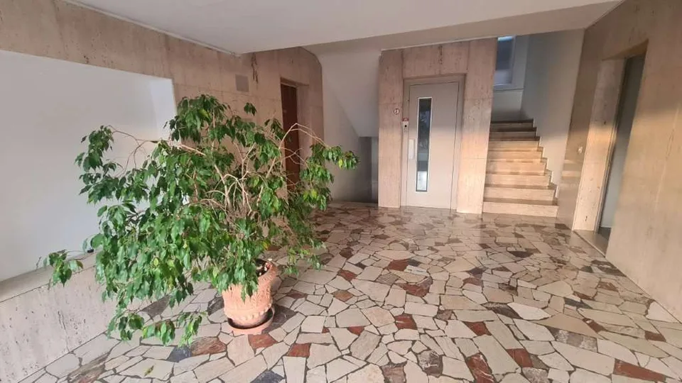 VACALLO: GRAZIOSO UFFICIO-APPARTAMENTO 2 LOC. CON GARAGE
