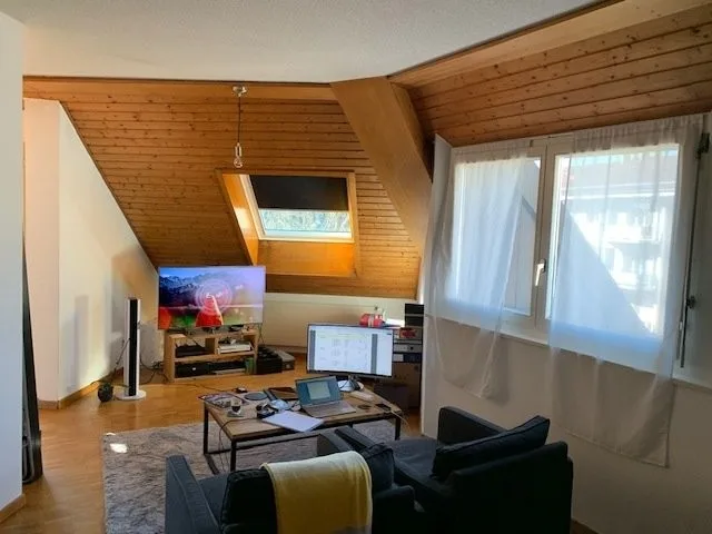 Spacieux studio à proximité de la gare avec balcon