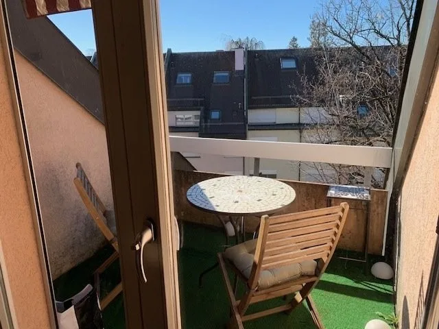 Ampio monolocale vicino alla stazione con balcone