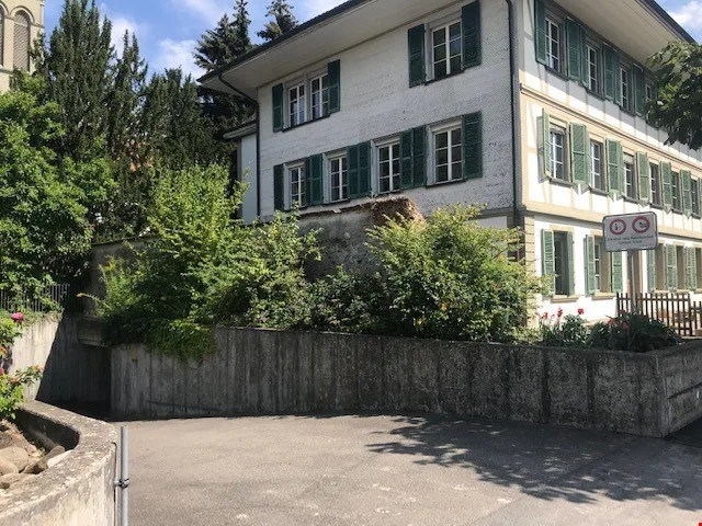 Parcheggio in affitto in una posizione centrale a Münchenbuchsee