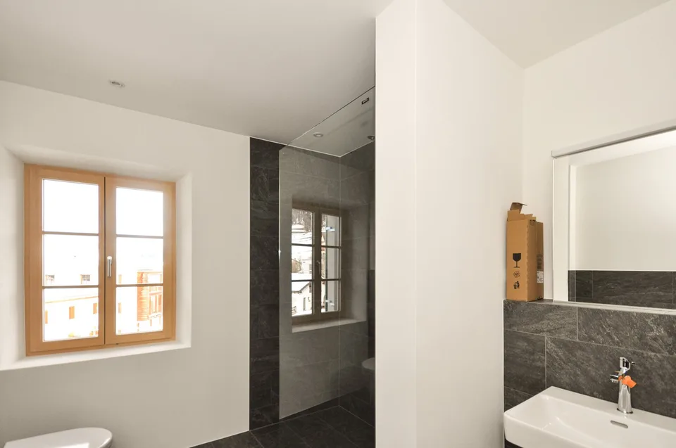 Appartement charmant de 4,5 pièces avec vue sur les montagnes au cœur de Ftan