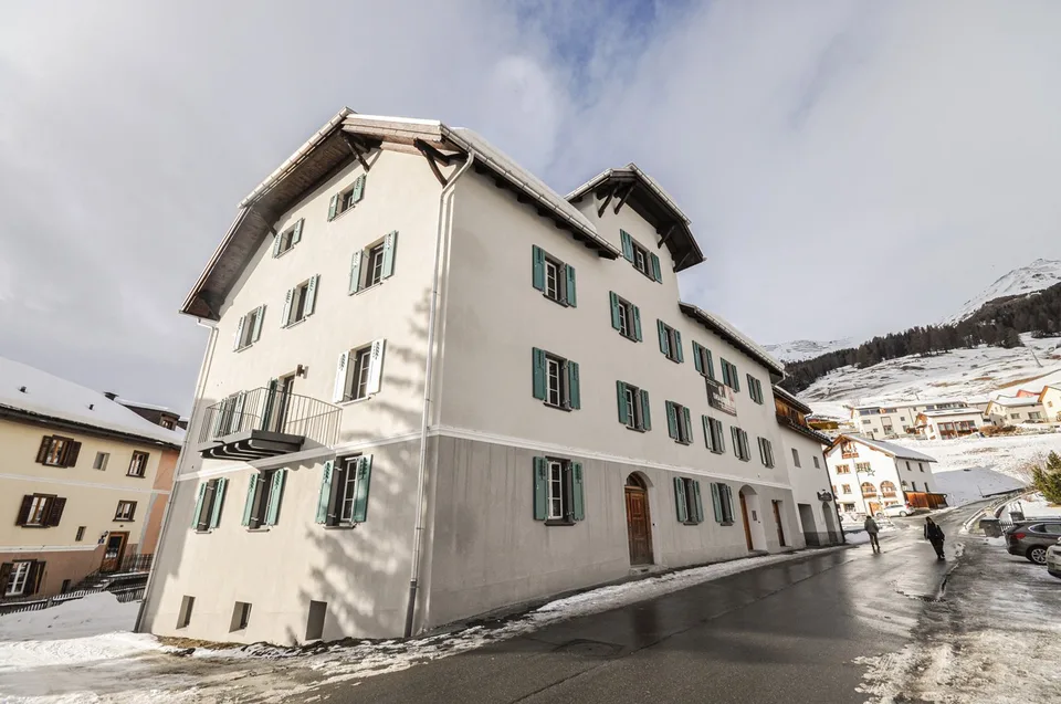Charmante 4.5-Zimmer-Erstwohnung mit Bergblick im Herzen von Ftan
