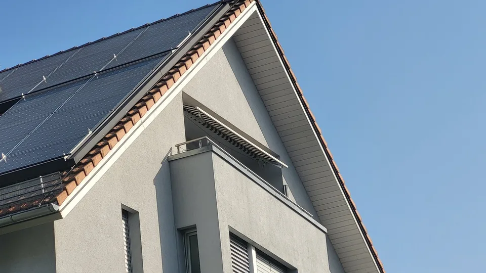 Schöne, zentral gelegene Loft-Dachwohnung mit Klimaanlage