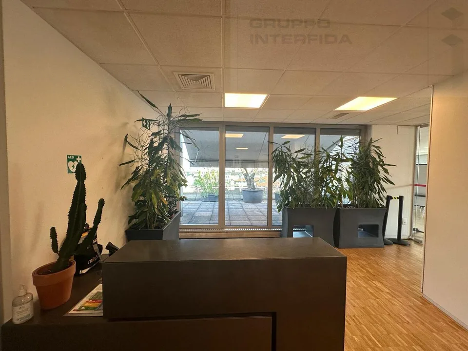 AFFITASI UFFICIO/SPAZIO EVENTI CON TERRAZZA