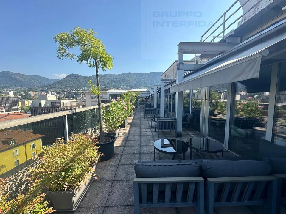 AFFITASI UFFICIO/SPAZIO EVENTI CON TERRAZZA – Foto 8 von 9