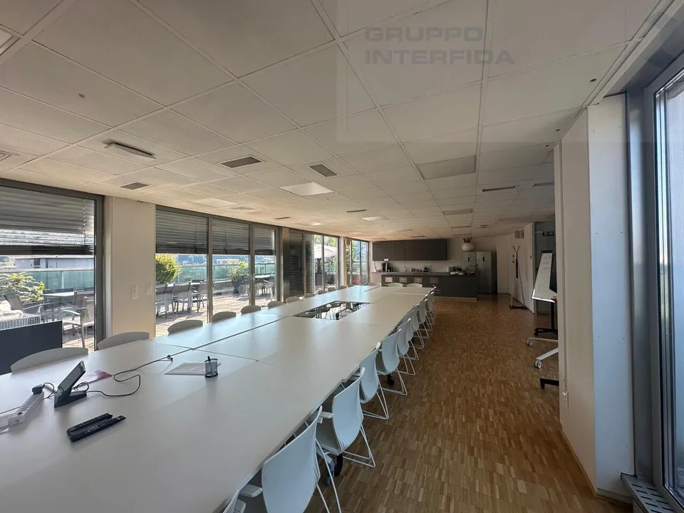 AFFITASI UFFICIO/SPAZIO EVENTI CON TERRAZZA