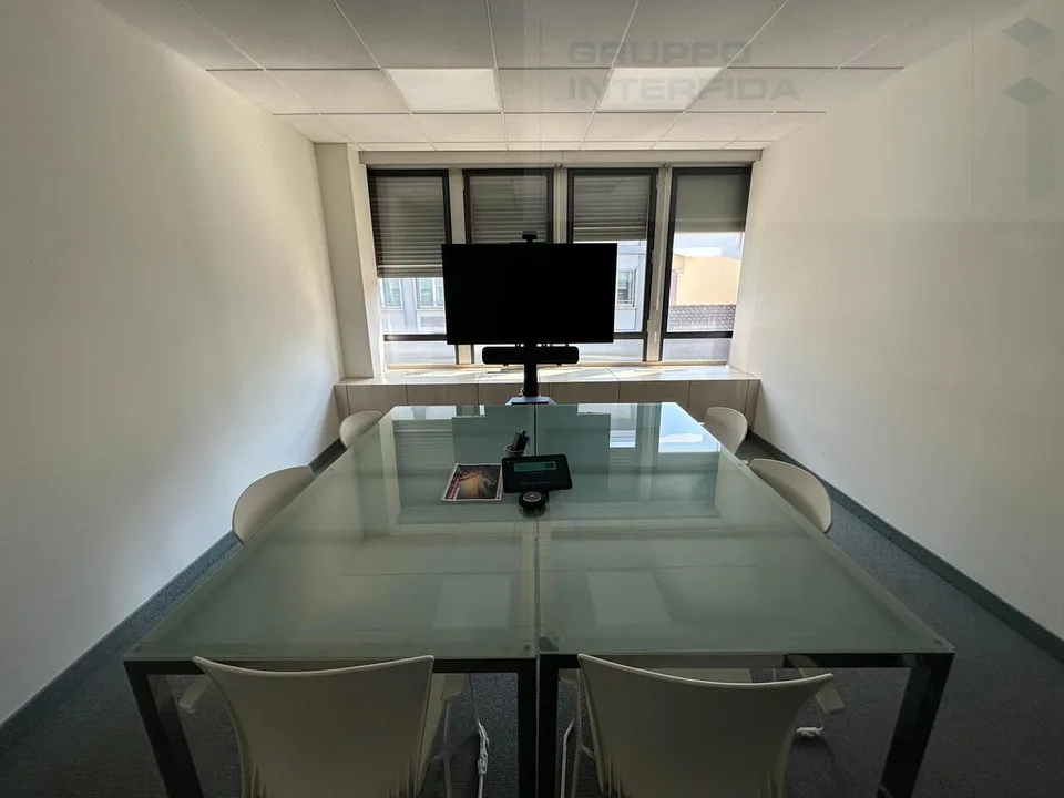 Bureau en location open-space étage élevé – photo 8 sur 9