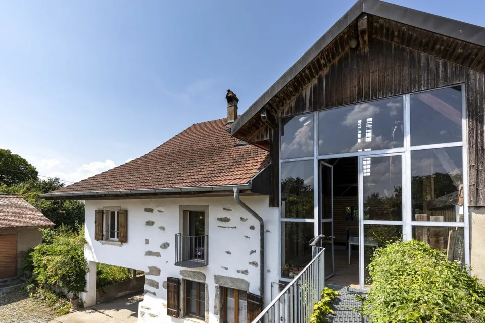 Magnifique immeuble de 3 logements à Forel - FR