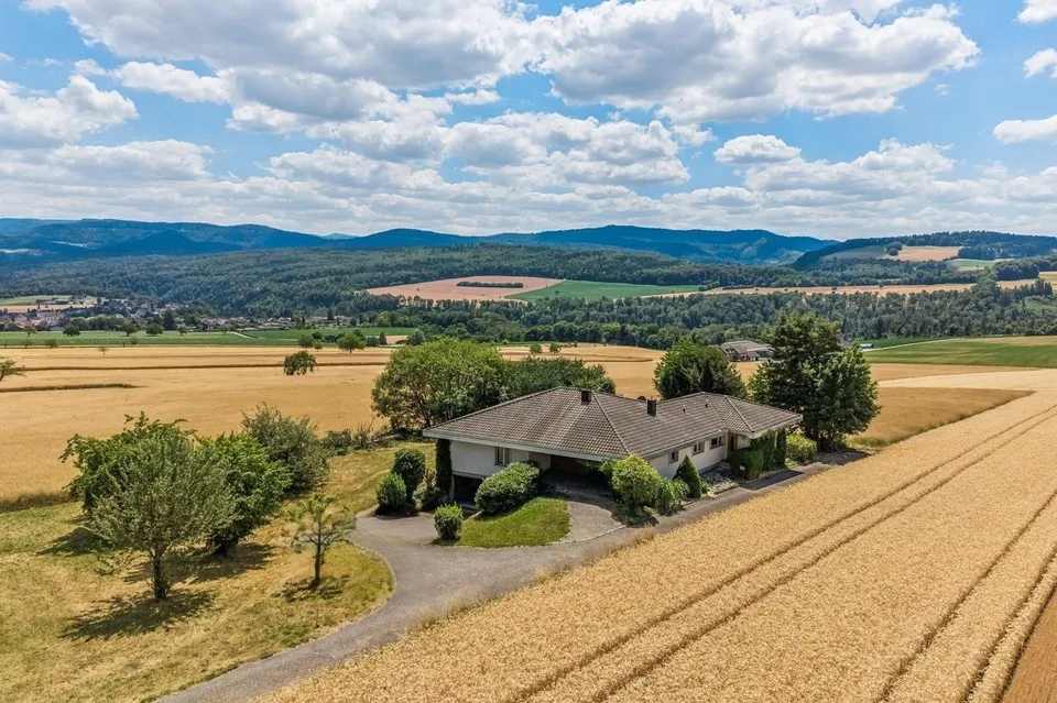 Unikat: Grosszügiges Landhaus in der Landwirtschaftszone