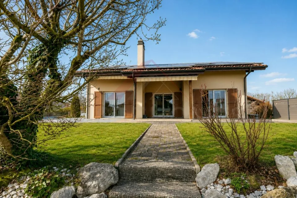 Casa familiare eccezionale con piscina, sauna e grande giardino a La Brillaz