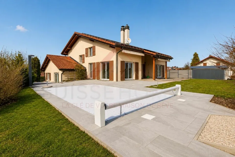 Casa familiare eccezionale con piscina, sauna e grande giardino a La Brillaz